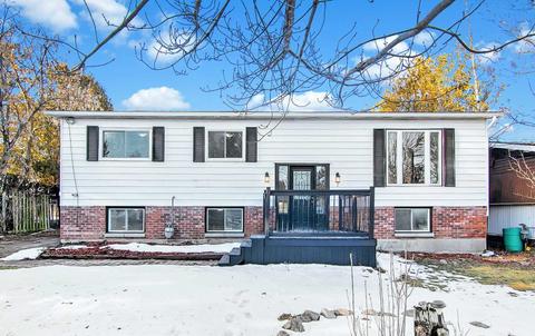 7 Cloverloft Crt, House detached with 3 bedrooms, 2 bathrooms and 4 parking in Ottawa ON | Card Image