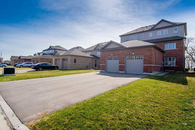 172 Britannia Ave W, House semidetached with 4 bedrooms, 3 bathrooms and 3 parking in Oshawa ON | Image 26