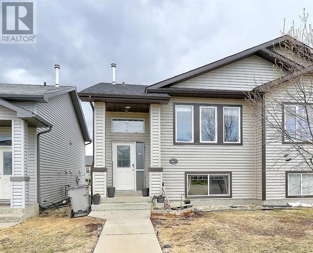 9057 131 Avenue, House semidetached with 4 bedrooms, 2 bathrooms and 2 parking in Grande Prairie AB | Image 1
