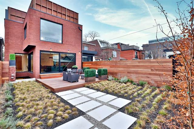 104 Argyle St, House detached with 4 bedrooms, 7 bathrooms and 2 parking in Toronto ON | Image 25