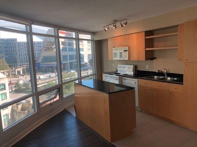 809 - 373 Front St W, Condo with 1 bedrooms, 1 bathrooms and 1 parking in Toronto ON | Image 3