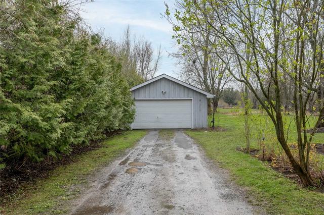 1181 Ravenshoe Rd, House detached with 3 bedrooms, 2 bathrooms and 22 parking in East Gwillimbury ON | Image 21