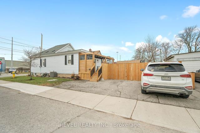 11 Delaware St, House detached with 2 bedrooms, 2 bathrooms and 2 parking in St. Catharines ON | Image 22