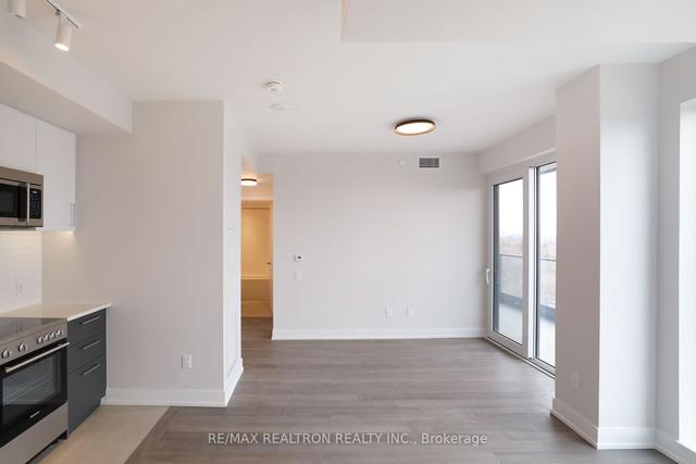 1206 - 2525 Bathurst St, Condo with 1 bedrooms, 1 bathrooms and 1 parking in Toronto ON | Image 1