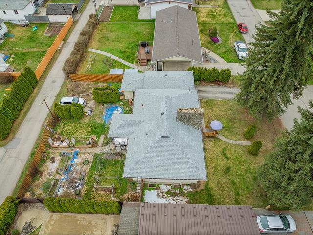745 11th Avenue, House detached with 3 bedrooms, 2 bathrooms and 3 parking in Montrose BC | Image 29