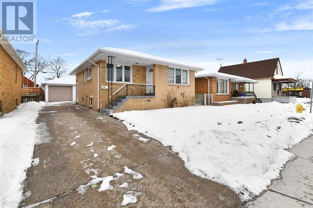 1829 Drouillard Road, House detached with 4 bedrooms, 2 bathrooms and null parking in Windsor ON | Image 1
