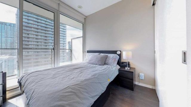 2509 - 125 Peter St, Condo with 2 bedrooms, 1 bathrooms and 1 parking in Toronto ON | Image 5