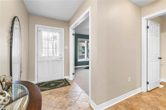 136 Mcarthur Crescent, House semidetached with 3 bedrooms, 3 bathrooms and null parking in Guelph ON | Image 33