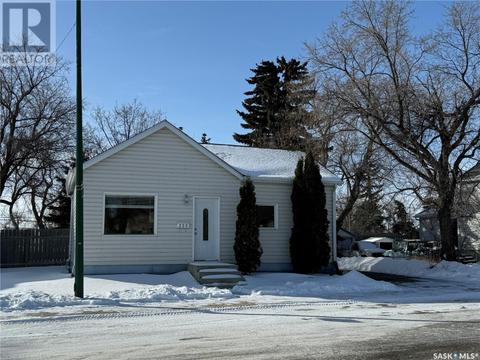 220 3rd Avenue W, Biggar, SK, S0K0M0 | Card Image