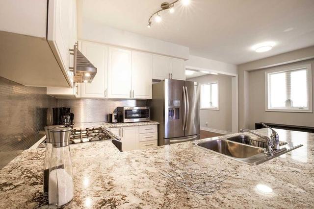 16 Goldthread Terr, House semidetached with 4 bedrooms, 3 bathrooms and 1 parking in Toronto ON | Image 3
