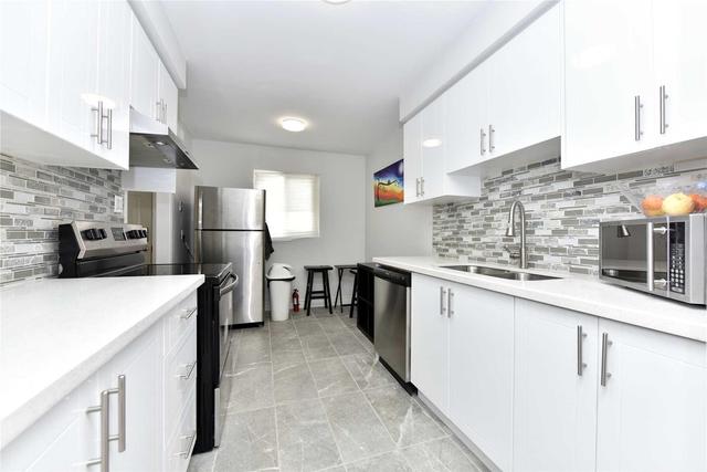 65 - 275 Manse Rd, Townhouse with 3 bedrooms, 2 bathrooms and 1 parking in Toronto ON | Image 1