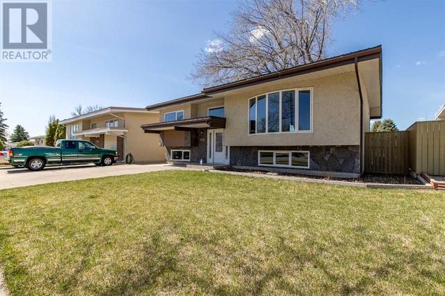 1912 18 Street N, House detached with 4 bedrooms, 2 bathrooms and 4 parking in Lethbridge AB | Image 3