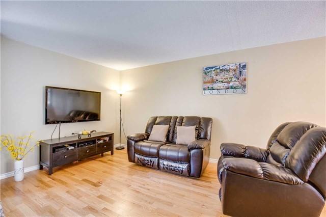 104 Larksmere Crt, House attached with 3 bedrooms, 4 bathrooms and 2 parking in Markham ON | Image 4