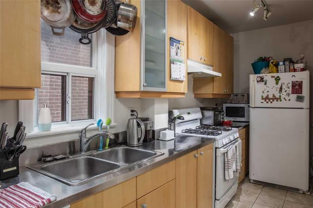 Upper - 345 Markham St, House semidetached with 3 bedrooms, 1 bathrooms and 1 parking in Toronto ON | Image 3