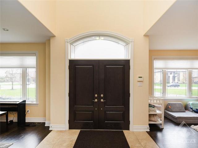 458 Lockmaster Crescent, House detached with 4 bedrooms, 5 bathrooms and 12 parking in Ottawa ON | Image 2