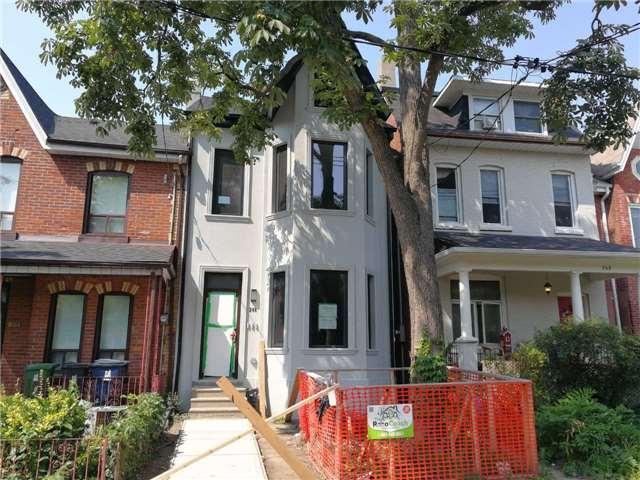 Unit2 - 246 Lippincott St, House detached with 3 bedrooms, 2 bathrooms and null parking in Toronto ON | Image 1