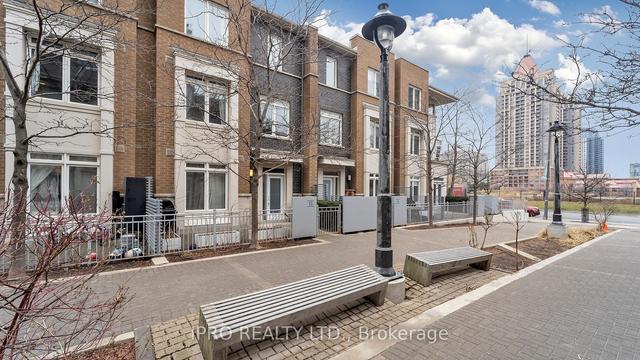 13 - 370 Square One Dr, Townhouse with 3 bedrooms, 3 bathrooms and 1 parking in Mississauga ON | Image 31