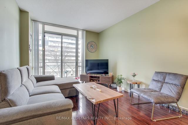 601 - 28 Byng Ave, Condo with 1 bedrooms, 1 bathrooms and 1 parking in Toronto ON | Image 2