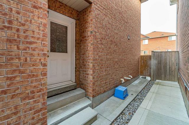 45 Travis Cres, House detached with 4 bedrooms, 4 bathrooms and 6 parking in Brampton ON | Image 11