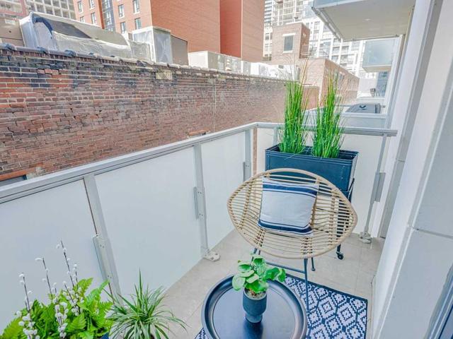 406 - 11 Charlotte St, Condo with 1 bedrooms, 1 bathrooms and 0 parking in Toronto ON | Image 6