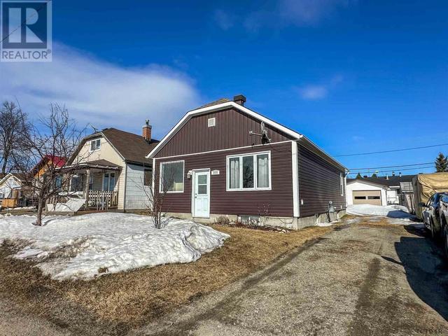 350 Cambridge Ave, House detached with 2 bedrooms, 1 bathrooms and null parking in Iroquois Falls ON | Image 1