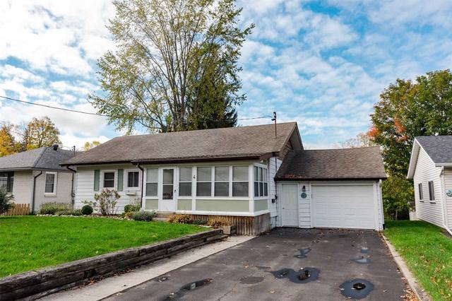 4 Anne St, House detached with 2 bedrooms, 2 bathrooms and 7 parking in Penetanguishene ON | Image 1