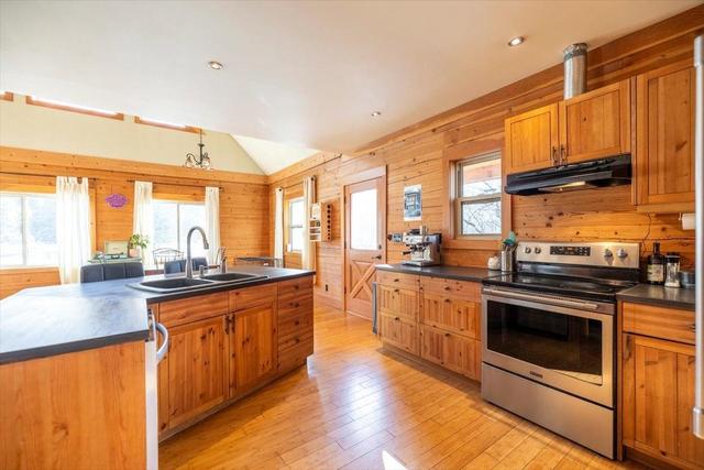 9115 Main Street, House detached with 3 bedrooms, 2 bathrooms and 3 parking in East Kootenay B BC | Image 40