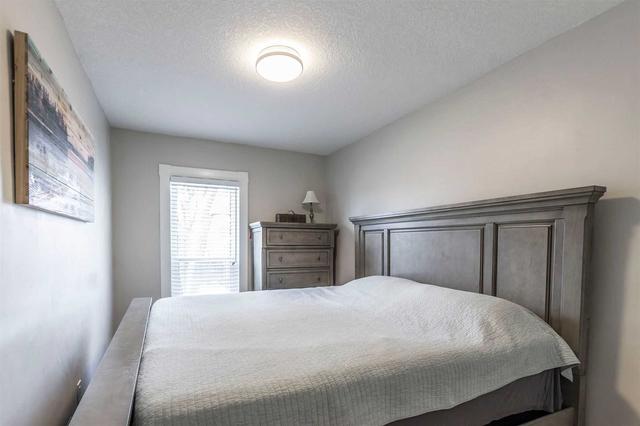 915 Vine St, House detached with 3 bedrooms, 1 bathrooms and 3 parking in Cambridge ON | Image 7