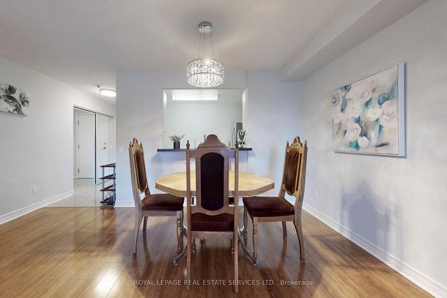 901 - 152 St. Patrick St, Condo with 2 bedrooms, 2 bathrooms and 0 parking in Toronto ON | Image 2