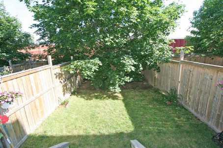 21 Spraggins Lane, Townhouse with 3 bedrooms, 2 bathrooms and 1 parking in Ajax ON | Image 9