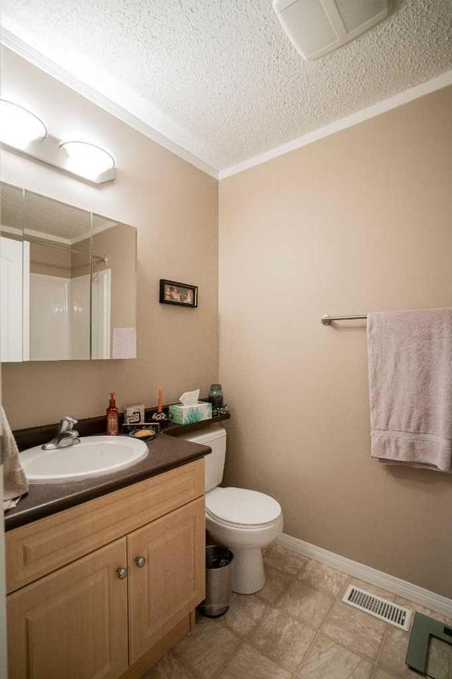 6 - 10709 108 Avenue, Condo with 2 bedrooms, 1 bathrooms and 2 parking in Fairview AB | Image 12