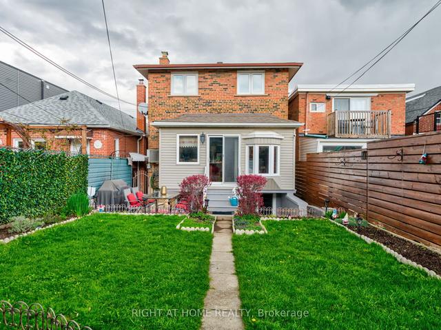 39 Rogers Rd, House detached with 3 bedrooms, 3 bathrooms and 3 parking in Toronto ON | Image 31