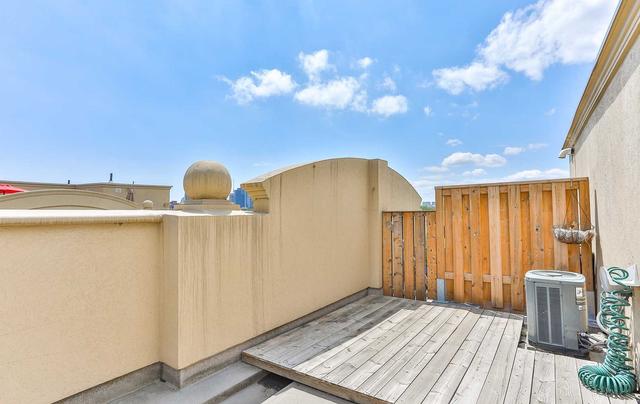10 - 98 Carr St, Townhouse with 2 bedrooms, 1 bathrooms and 1 parking in Toronto ON | Image 14