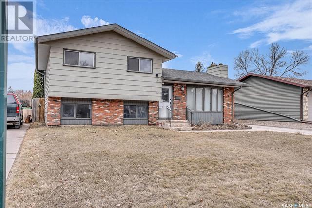 1210 Moss Avenue, House detached with 4 bedrooms, 3 bathrooms and null parking in Saskatoon SK | Image 2