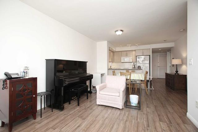 216 - 15 Stafford St, Condo with 1 bedrooms, 1 bathrooms and 1 parking in Toronto ON | Image 3
