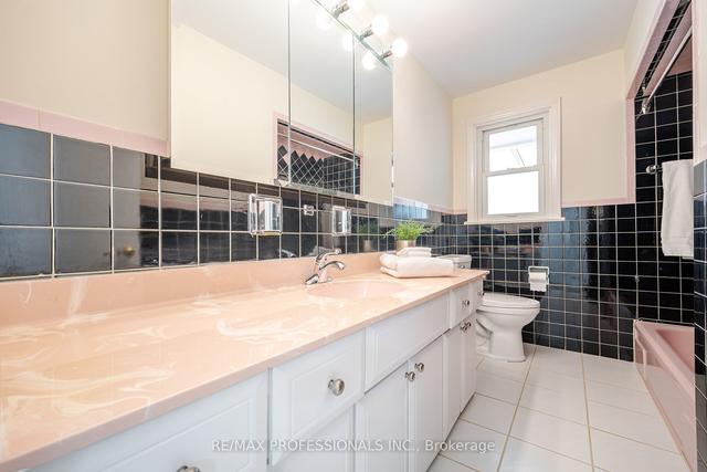 24 Brunner Dr, House detached with 3 bedrooms, 2 bathrooms and 3 parking in Toronto ON | Image 13