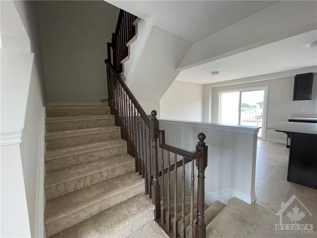 1682 Maple Grove Road, Townhouse with 4 bedrooms, 2 bathrooms and 2 parking in Ottawa ON | Image 6