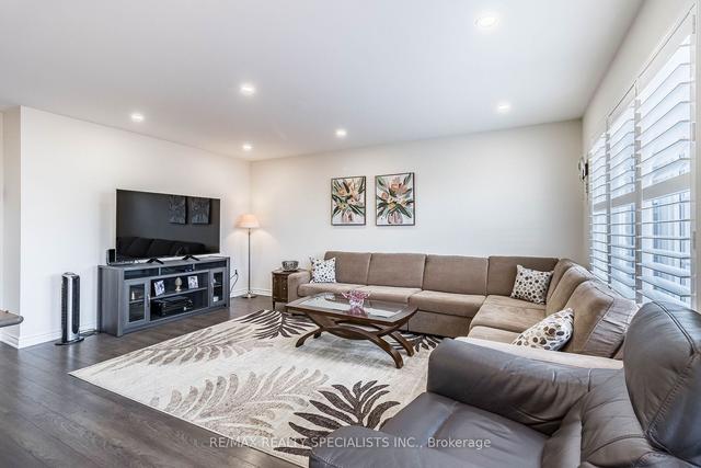 1732 Copeland Circ, House attached with 3 bedrooms, 3 bathrooms and 2 parking in Milton ON | Image 3
