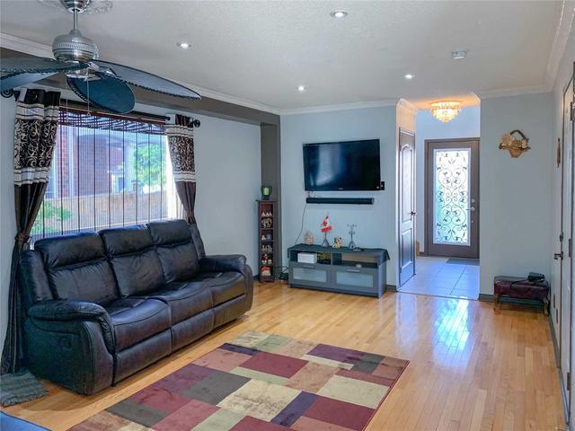41 Amboise Cres, House detached with 3 bedrooms, 4 bathrooms and 6 parking in Brampton ON | Image 27