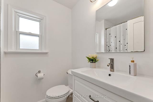 90 Westcroft Dr, House detached with 3 bedrooms, 2 bathrooms and 4 parking in Toronto ON | Image 13