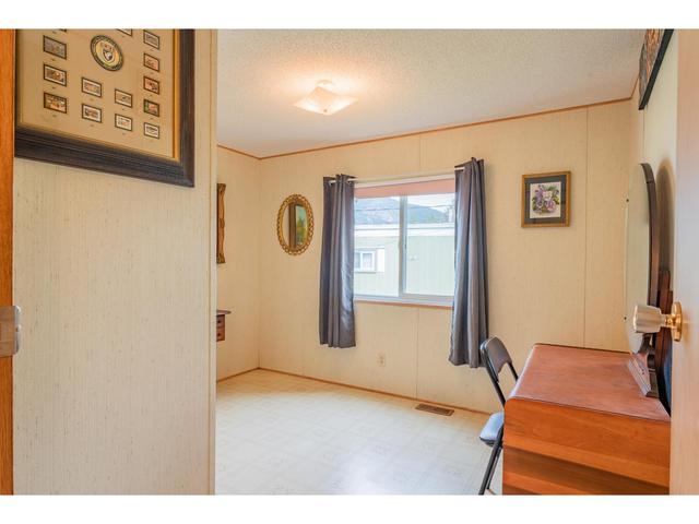 15 - 1601 Columbia Avenue, Home with 2 bedrooms, 1 bathrooms and null parking in Castlegar BC | Image 14