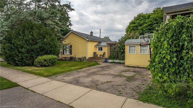 150 Catharine Avenue, House detached with 2 bedrooms, 1 bathrooms and 1 parking in Brantford ON | Image 15