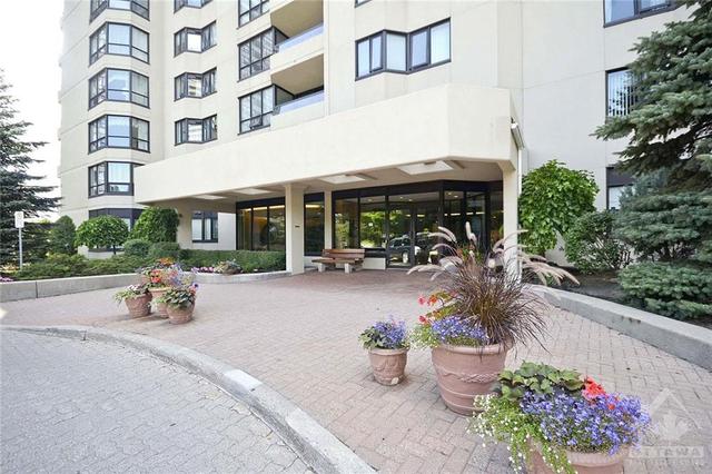 1704 - 1500 Riverside Drive, Condo with 2 bedrooms, 2 bathrooms and 1 parking in Ottawa ON | Image 2