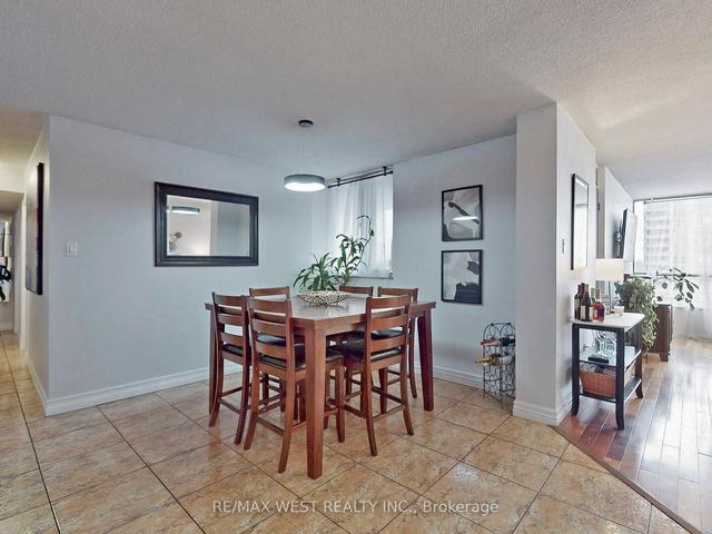 1111 - 10 Martha Eaton Way, Condo with 3 bedrooms, 2 bathrooms and 1 parking in Toronto ON | Image 4