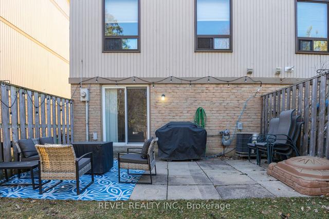 63 Guildford Cres, Townhouse with 3 bedrooms, 2 bathrooms and 2 parking in Brampton ON | Image 21