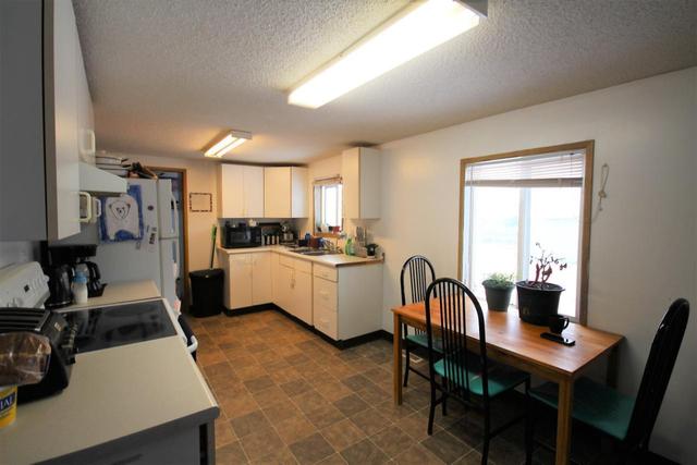 9616 14 Street, House detached with 2 bedrooms, 1 bathrooms and 2 parking in Dawson Creek BC | Image 3