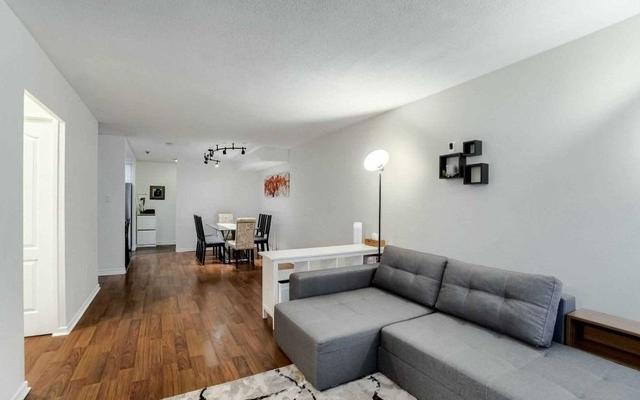 142 - 2 Valhalla Inn Rd, Condo with 3 bedrooms, 3 bathrooms and 1 parking in Toronto ON | Image 16