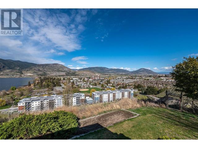 105 Spruce Road, House detached with 4 bedrooms, 3 bathrooms and null parking in Penticton BC | Image 17