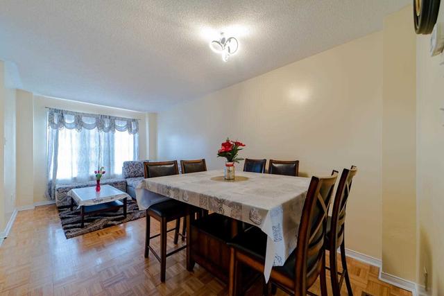 56 Thunderbird Tr, House attached with 3 bedrooms, 4 bathrooms and 3 parking in Brampton ON | Image 2