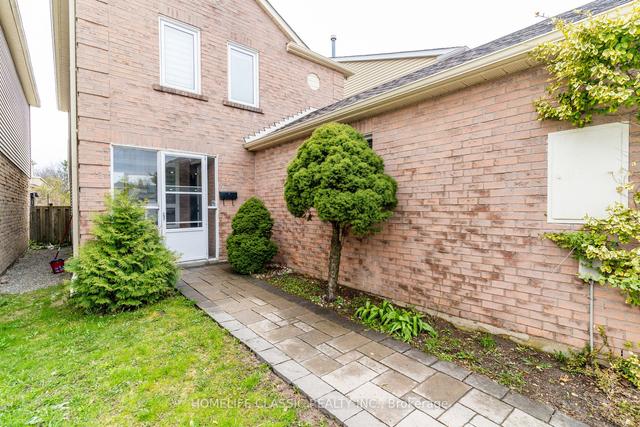 23 Radwell Cres, House detached with 3 bedrooms, 3 bathrooms and 3 parking in Toronto ON | Image 12